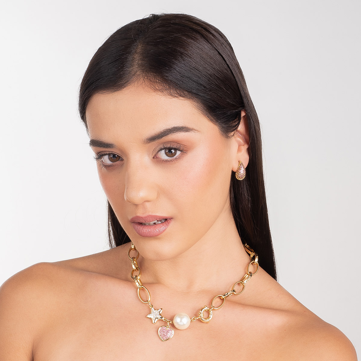 Collar con cuatro baños de oro 18 kilates con piedras de cristal y perla