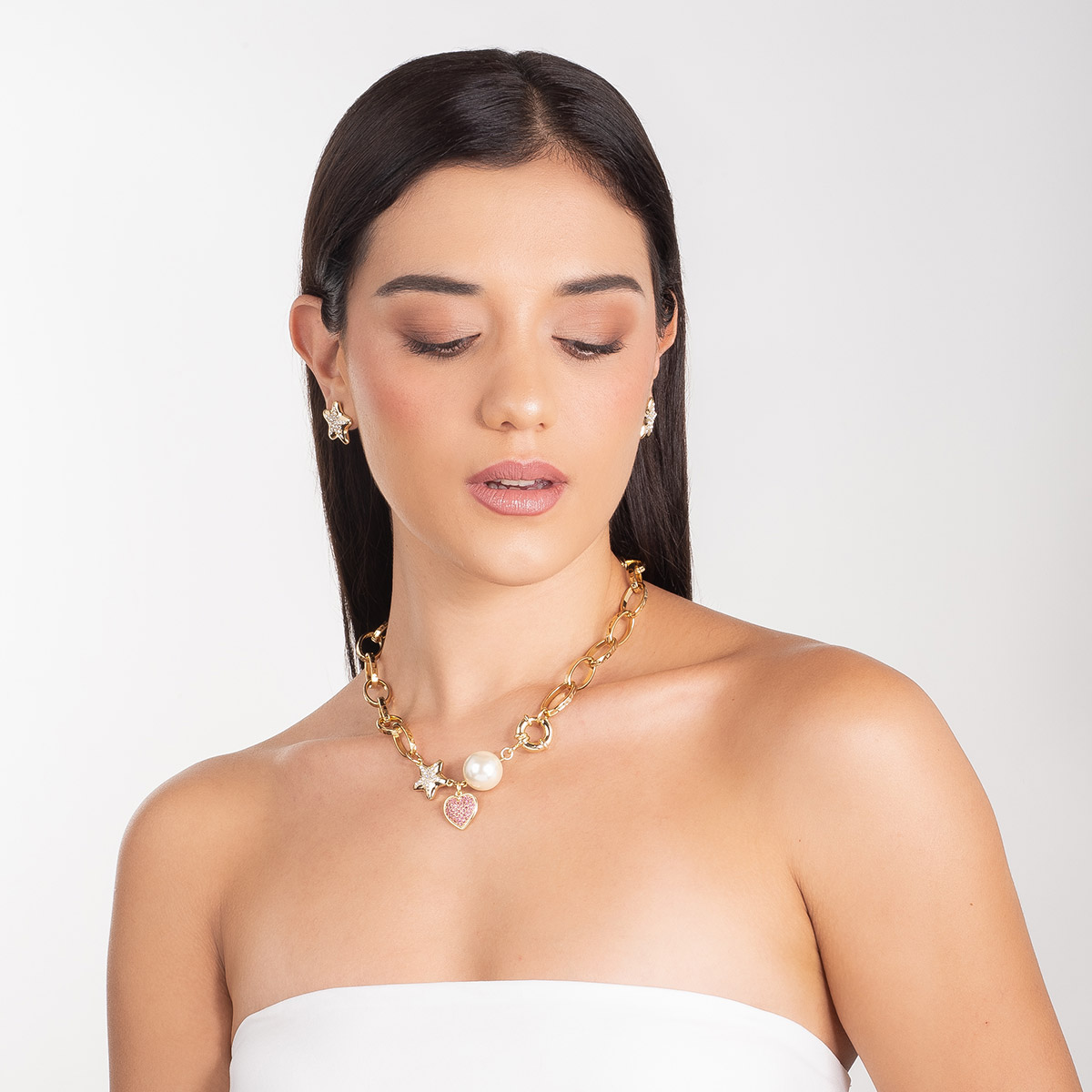 Collar con cuatro baños de oro 18 kilates con piedras de cristal y perla