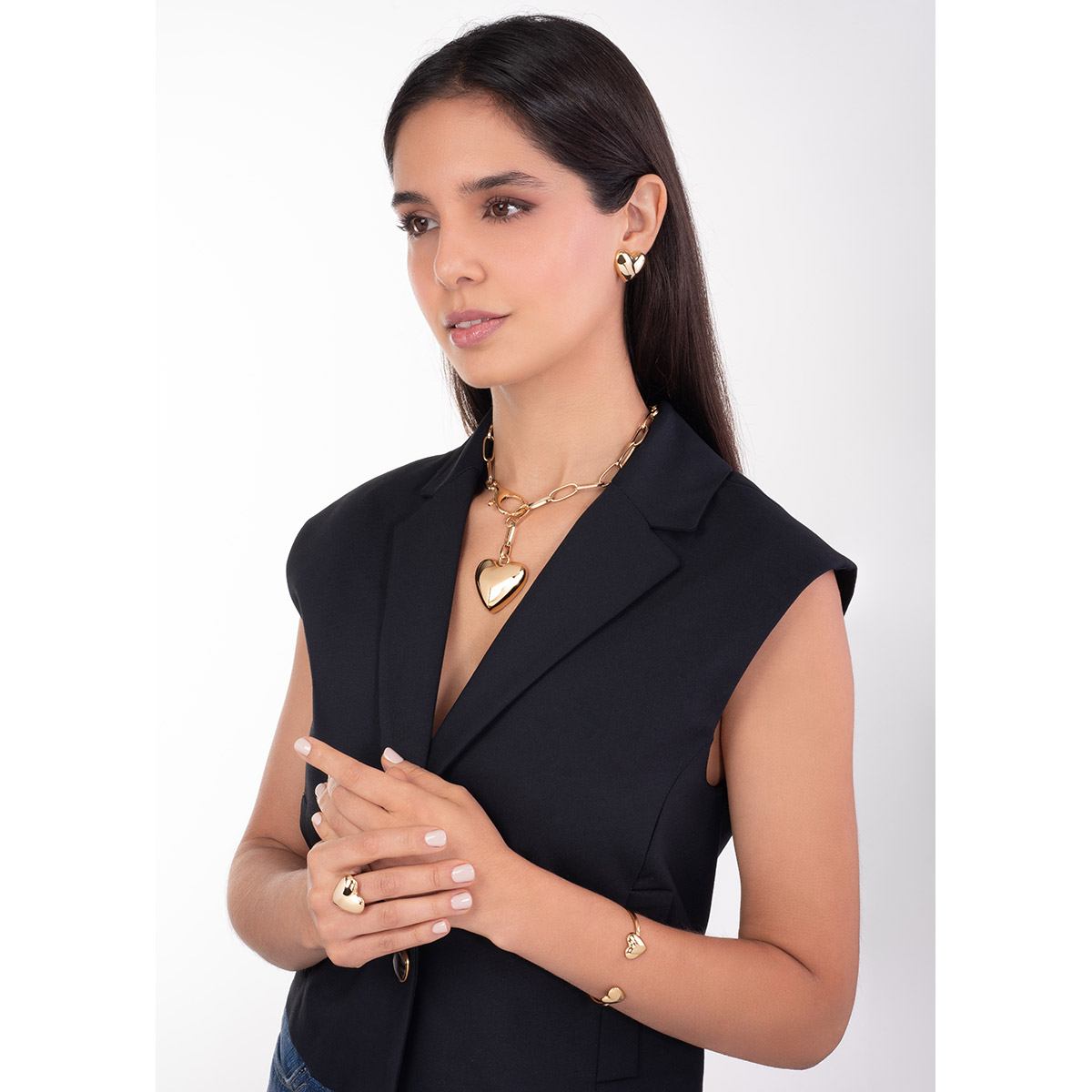 Collar en baño de oro con eslabones y dije de corazón sólido