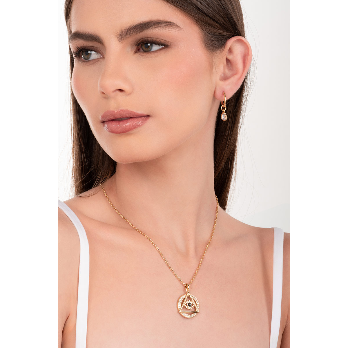 Collar en baño de oro diseño ojo negro y tono brillante