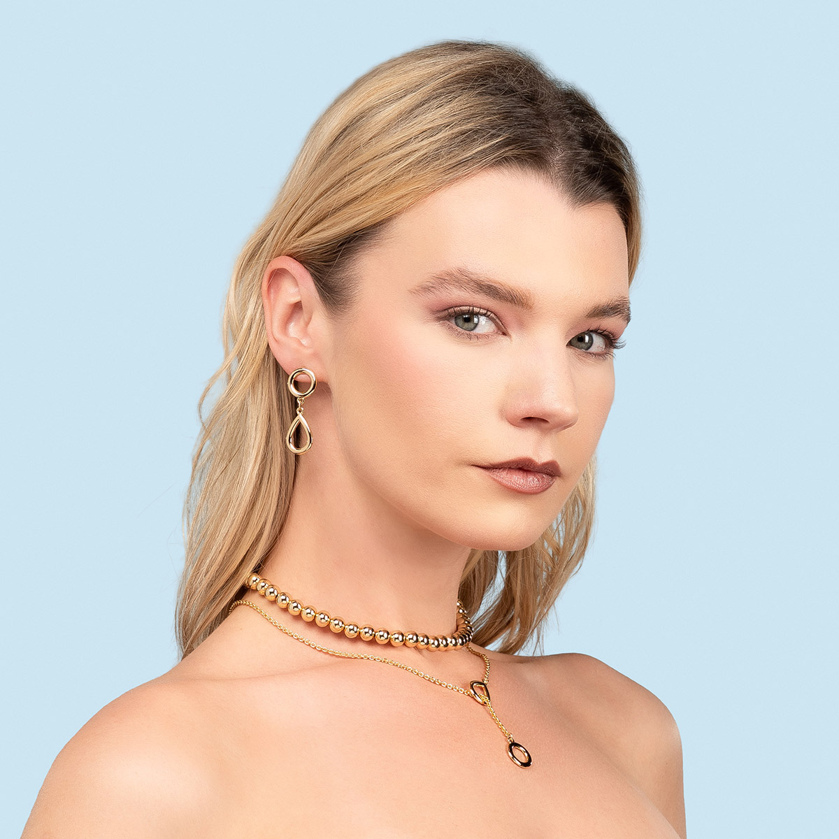 Collar en baño de oro con cuentas esféricas pulidas