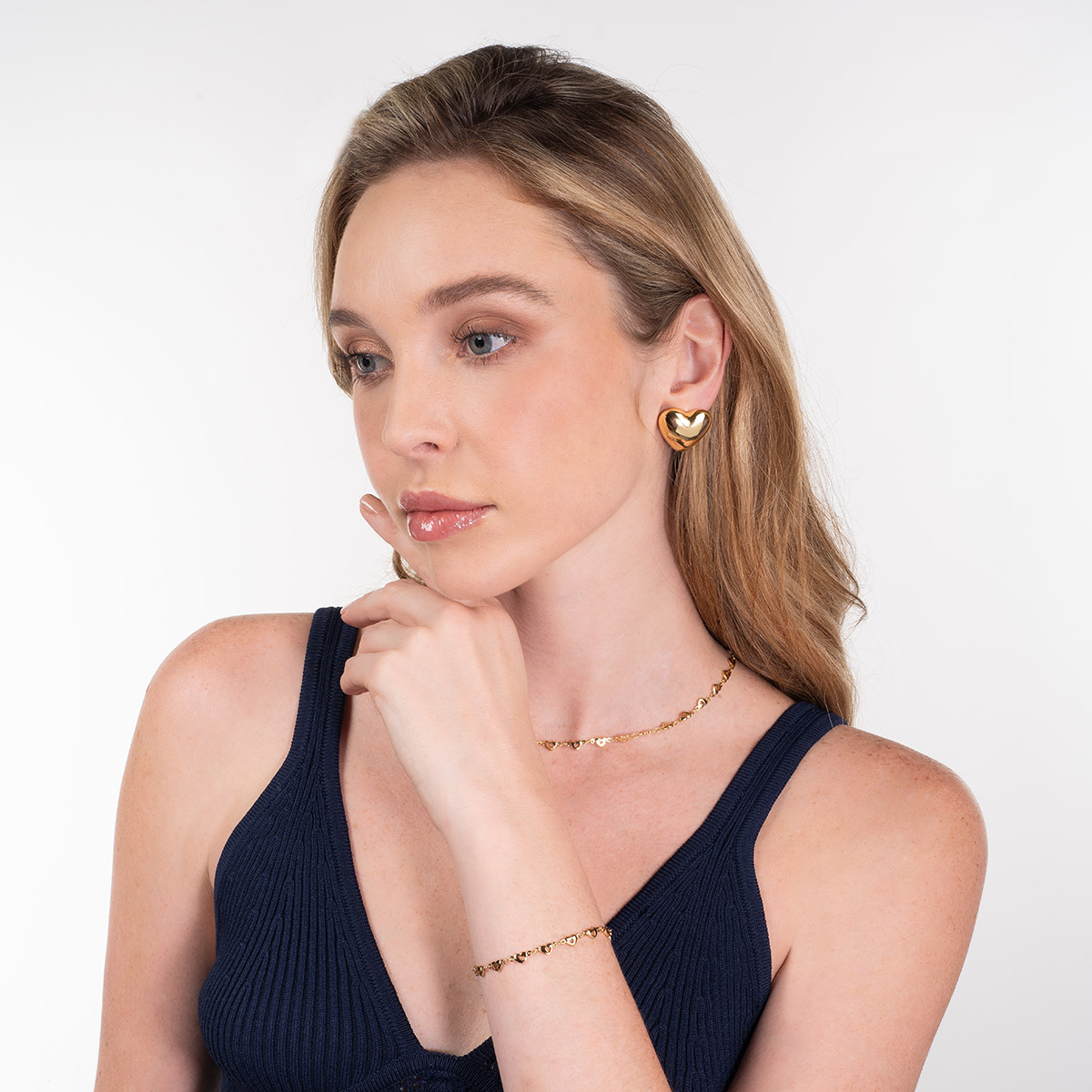 Aretes en baño de oro diseño corazón pulido voluminoso