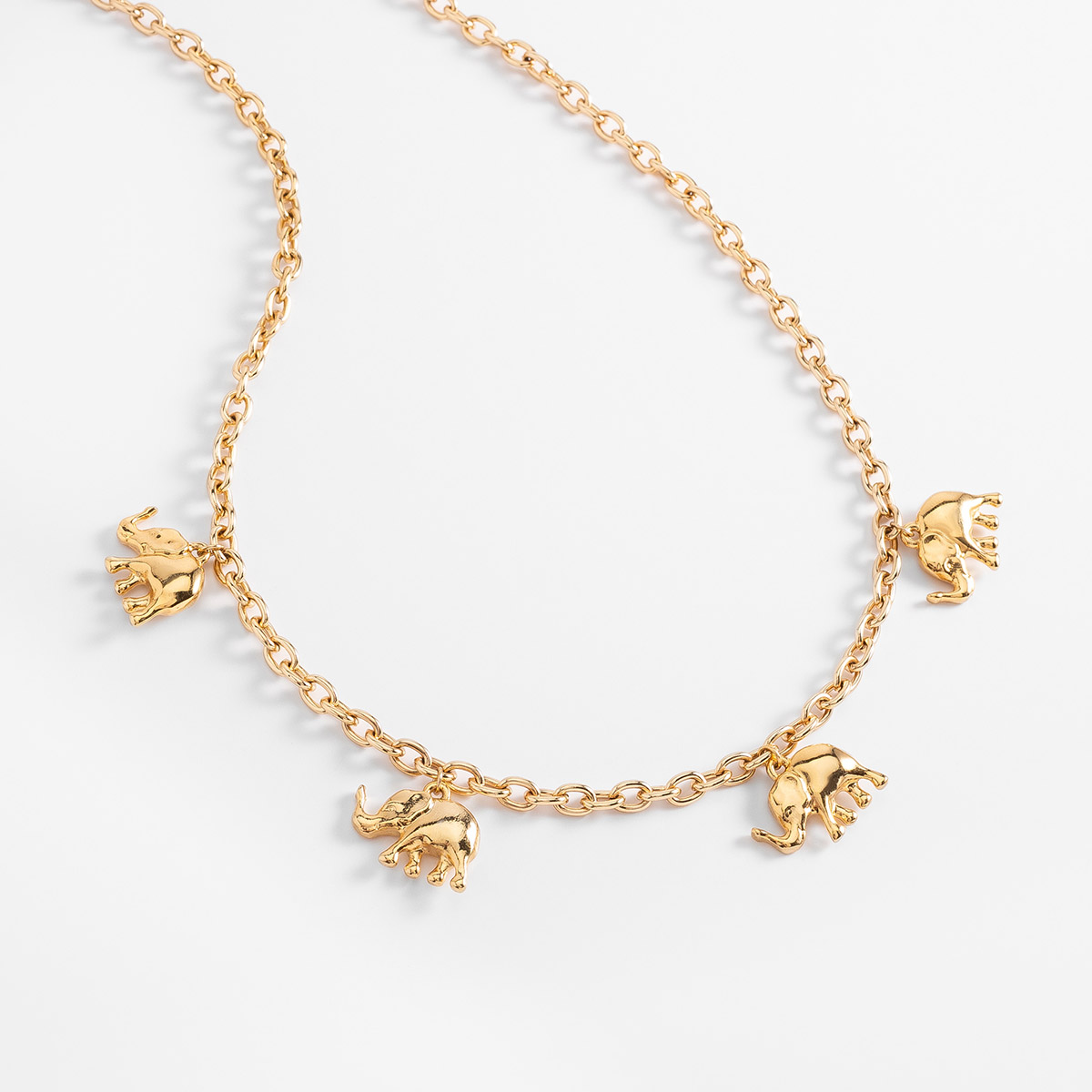 Collar en baño de oro con dijes de elefante cadena moderna